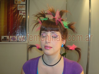 Trabajo terminado con un peinado con monos de colores de gasa este look es ideal para lucir una adolescente en fiesta moderna electronica